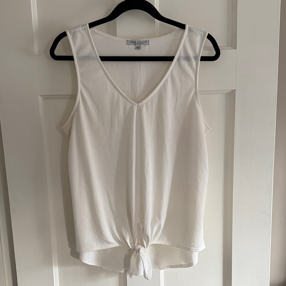 🌿 Green Envelope cream colored sleeveless tie front top. Size L.